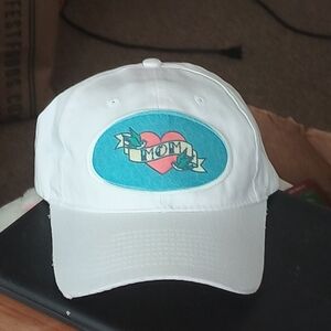 MOM Cap with Heart and Mom Design